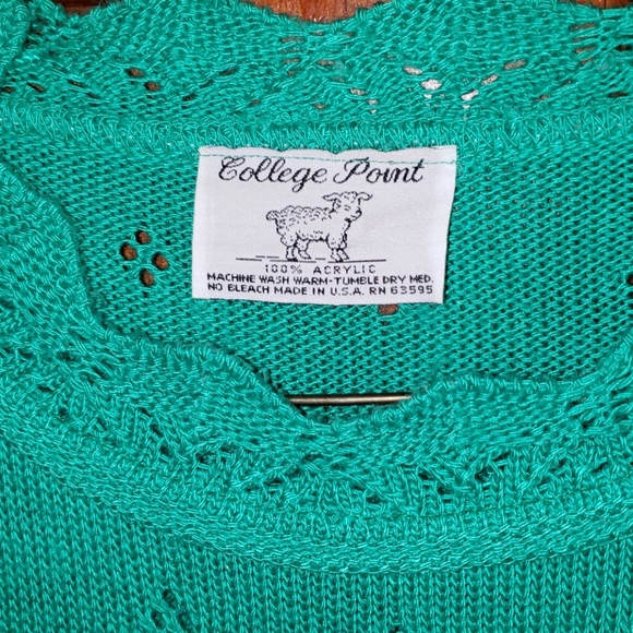 💘3 for $10💘 College Point Short Sleeve Sweater - Picture 4 of 5